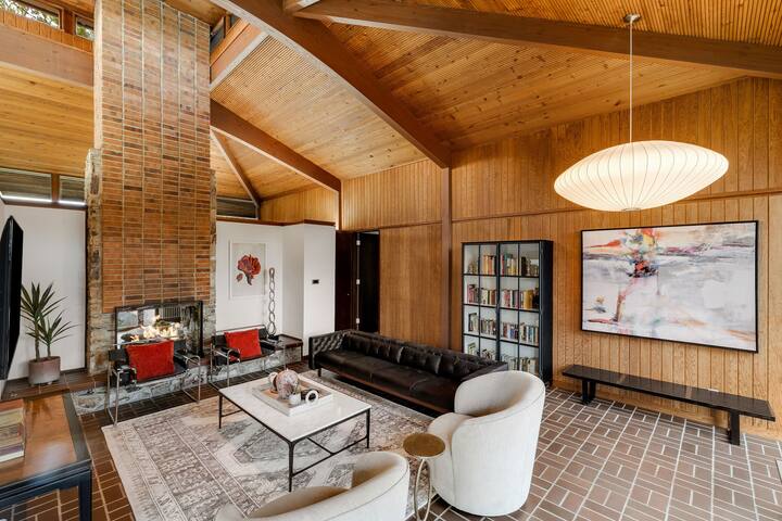 Mid-Century Oasis gallery image 2