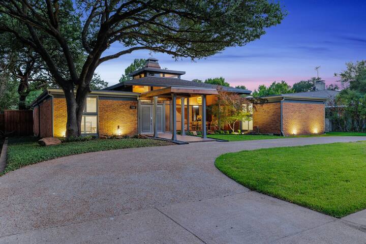 Mid-Century Oasis gallery image 5