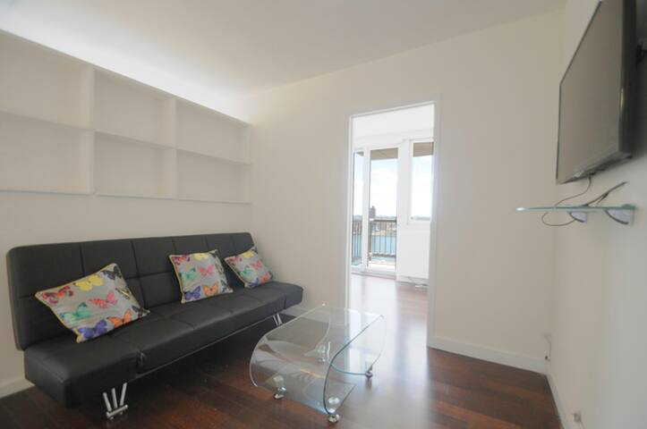 3BR Apartment w/ East River View near NYU Medical gallery image 3