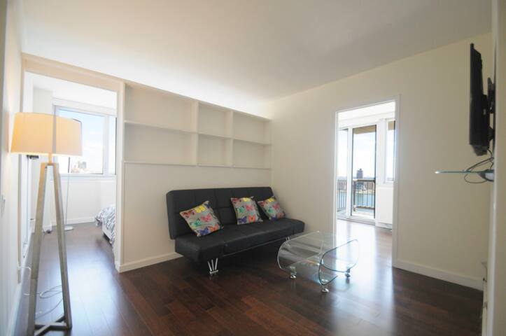 3BR Apartment w/ East River View near NYU Medical gallery image 5