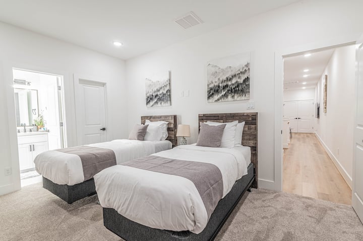 غرفة نوم 3 بسرير (2) مزدوج للغاية