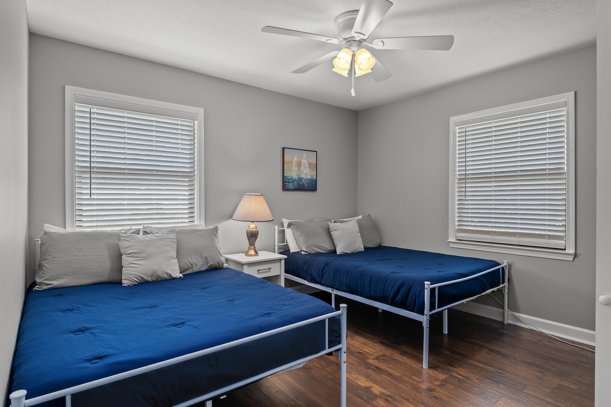 שני חדרי שינה עם טלוויזיה ותאורה טבעית!