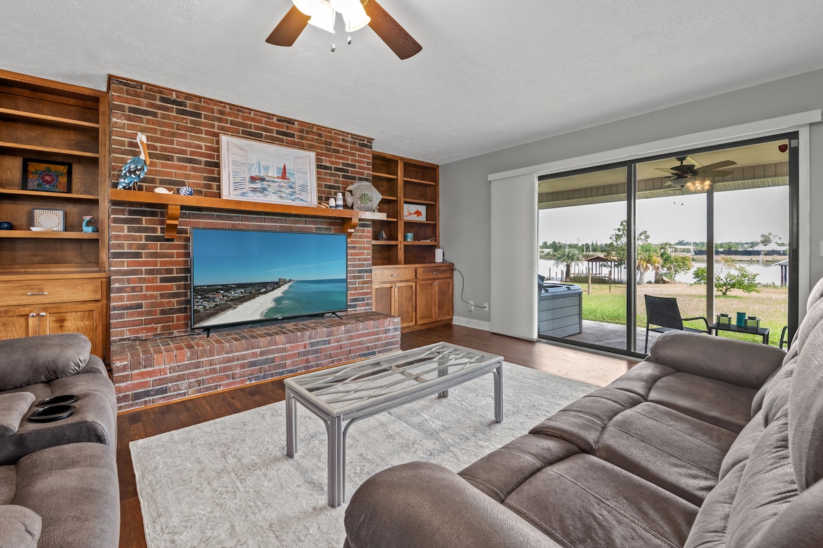 טלוויזיה  + נוף למים = מקום מושלם להירגע 