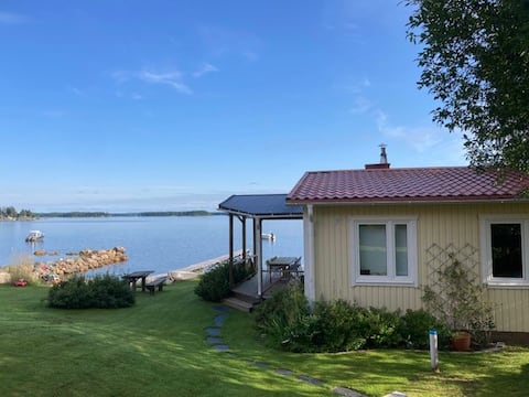 Cabin with 4-5 beds and beach