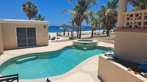 Luxurious house by the sea, pool & jacuzzi