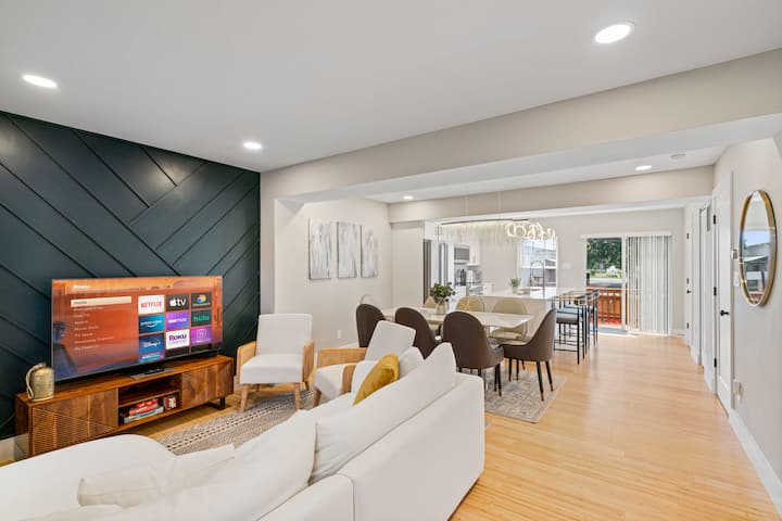 Glamorous Old Town Urban Oasis W/ Movie Theater - Alexandria, VA