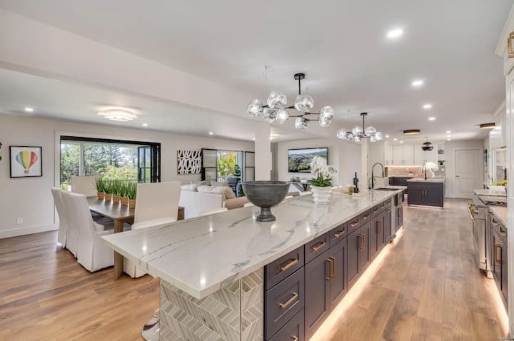 Vineyard Home W/ Pool & Cottage - Napa Valley, CA