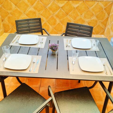 Top performing Airbnb: House with patio near downtown in Olletas
