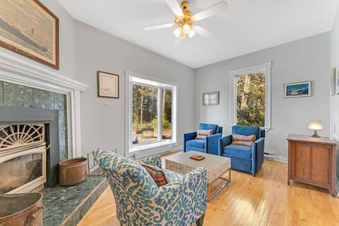 Spacious 4BR Country Retreat with Fire Pit & BBQ