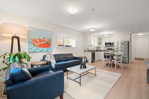 Vibrant White Rock Beach Suite