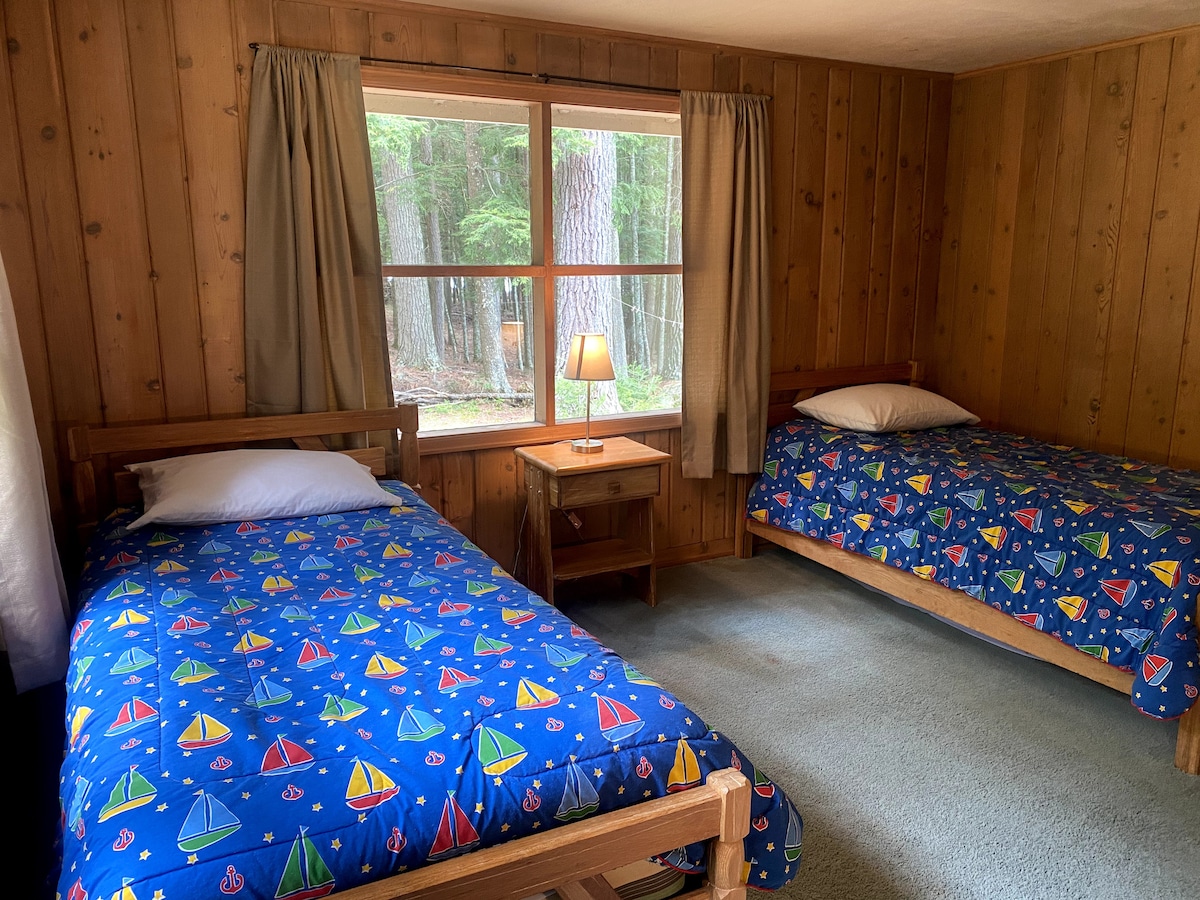 Брачни кревети (широки 125 - 149 см) во втората