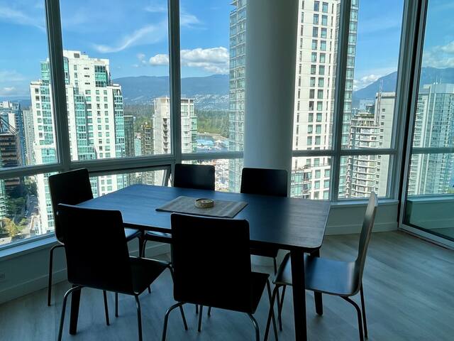 DT GEM! Central and Spacious Penthouse with Views gallery image 5