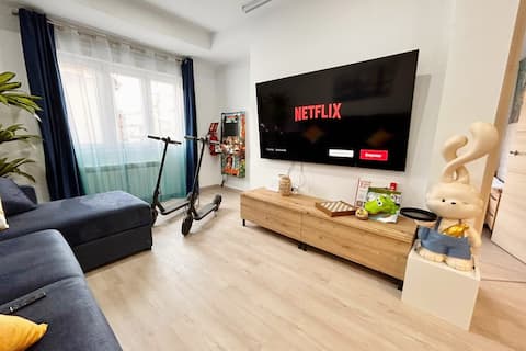 LUXURY: Projector, Arcade Machine, Wifi and Scooters