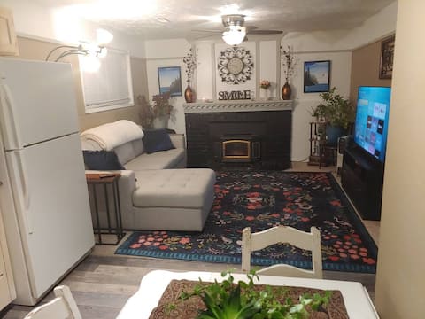 Cheerful 3 bedroom with living room & media room