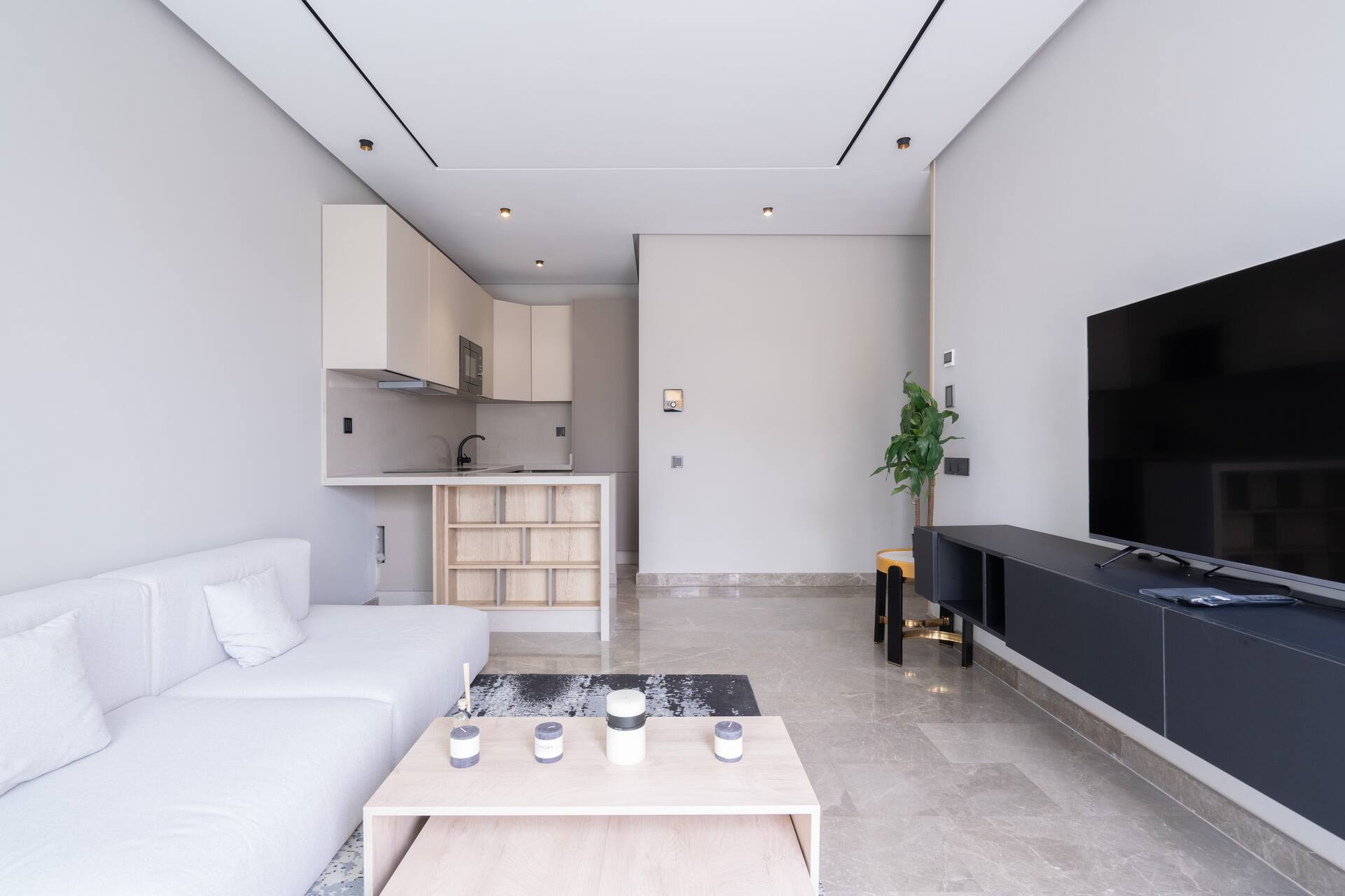 Luxury by the Sea: Prestigious Apt, Casa