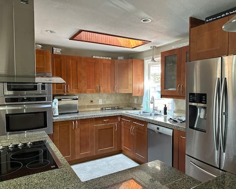 Charming 3 bedroom Lake House