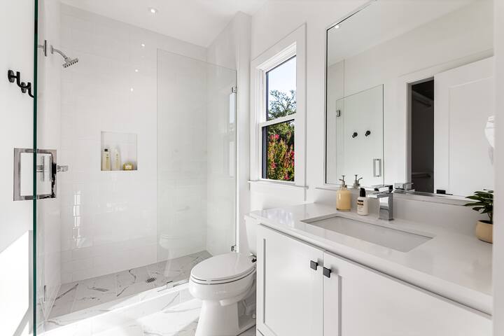 Luxury Modern Home – The Greenville II gallery image 4