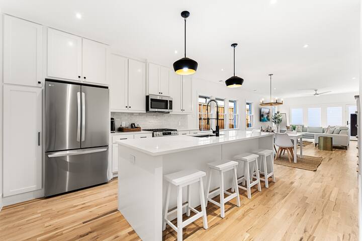 Luxury Modern Home – The Greenville II gallery image 2