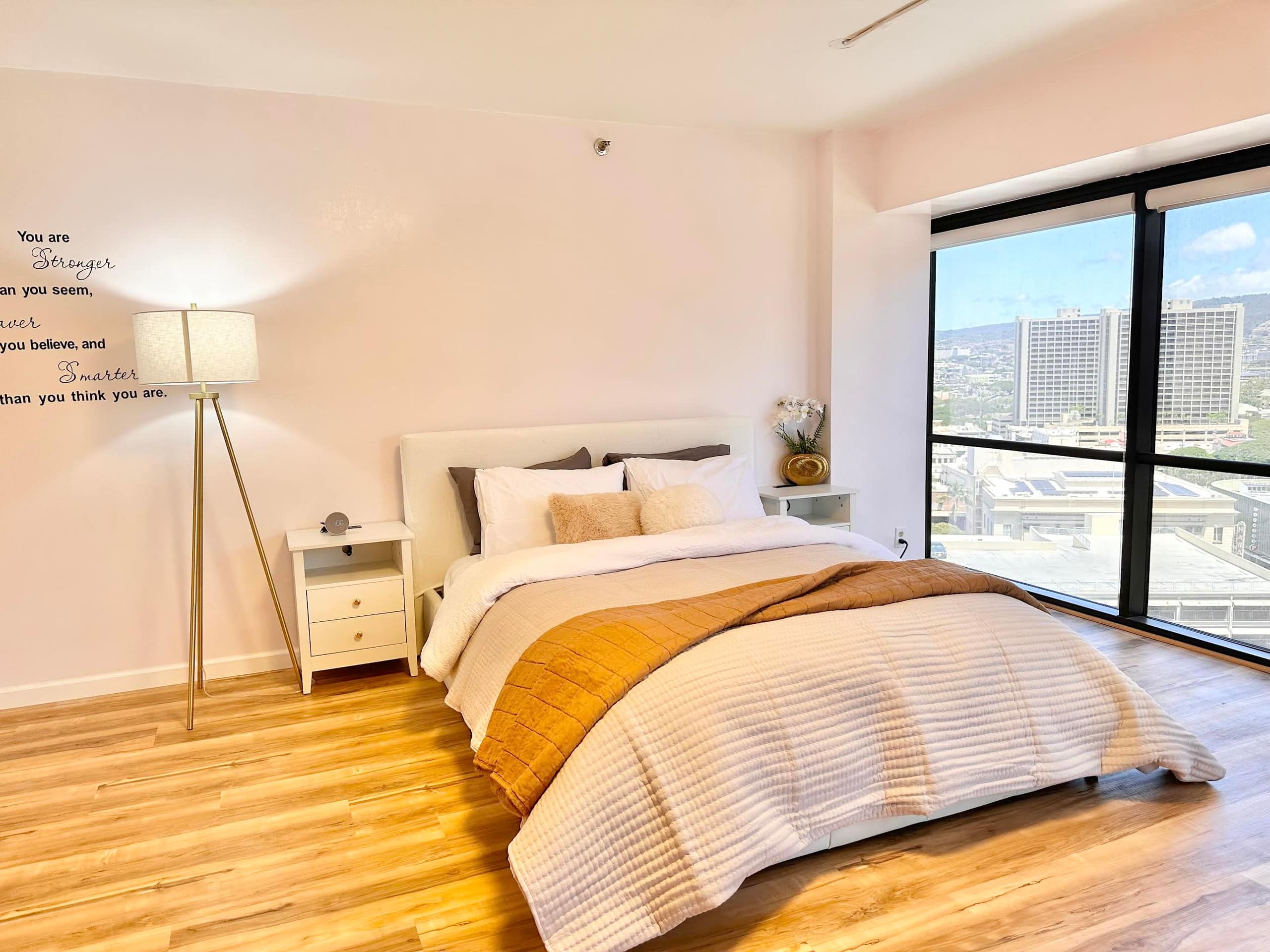 Downtown Honolulu 1 Bedroom Suite Executive Centre - Image 1