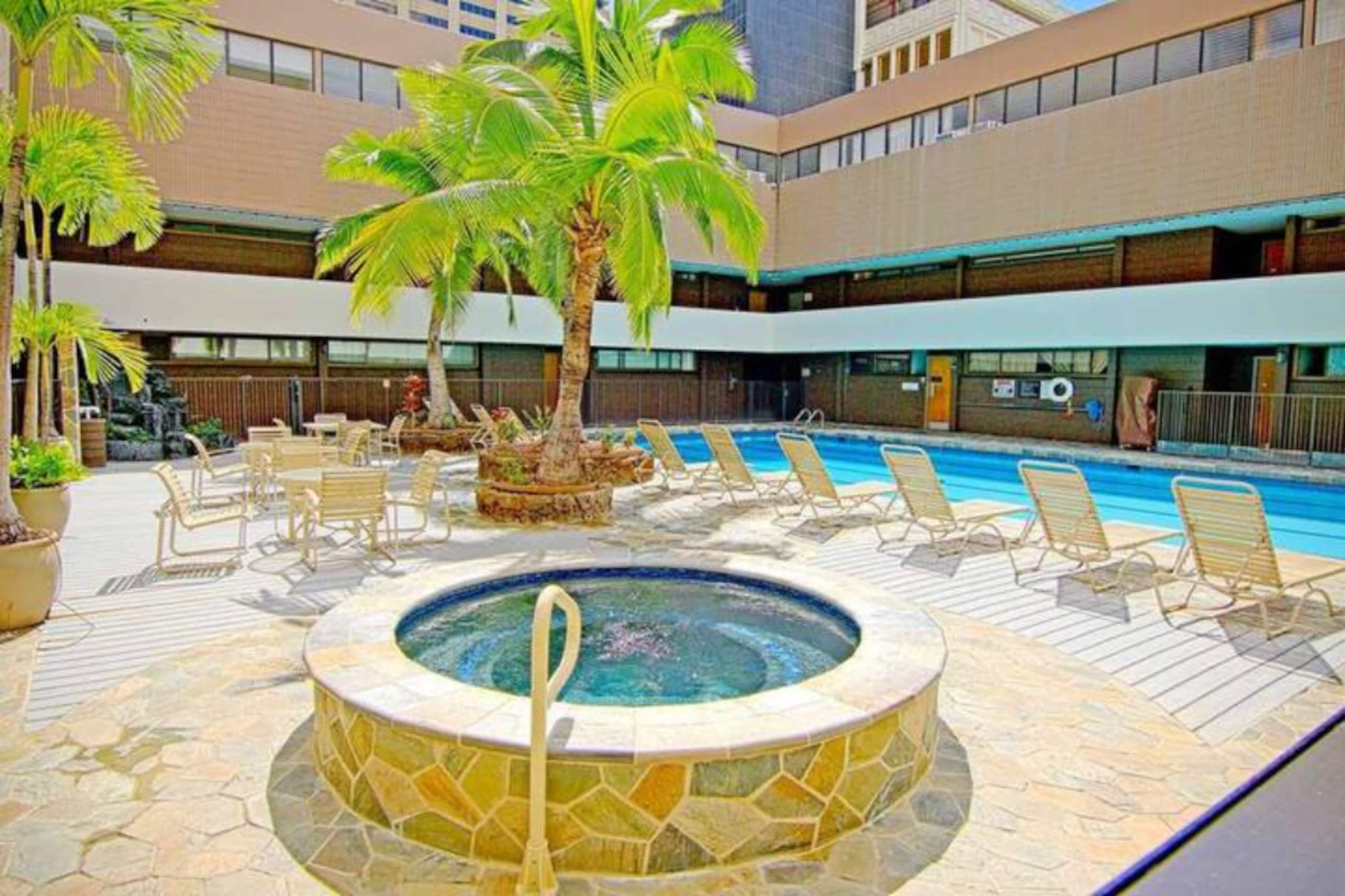 Downtown Honolulu 1 Bedroom Suite Executive Centre - Image 12