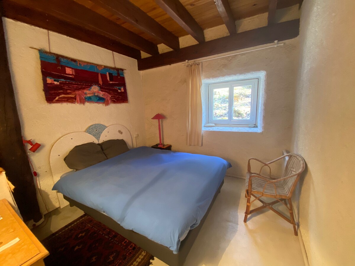 Საძინებელი 2: ორადგილიანი საწოლი 140 სმ