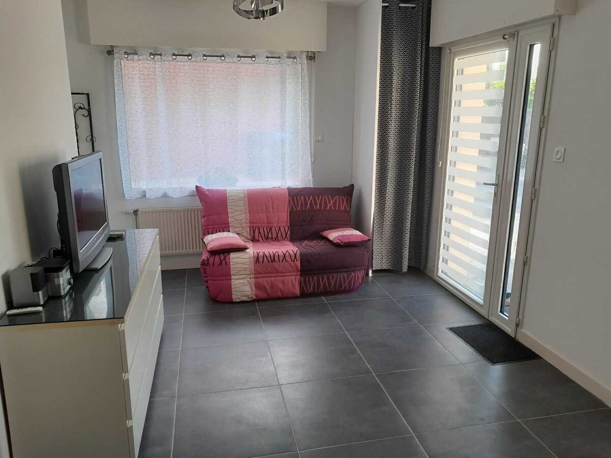 Propriété Airbnb réussie: New single-story cottage, secure private parking. à Archidiocèse De Cambrai