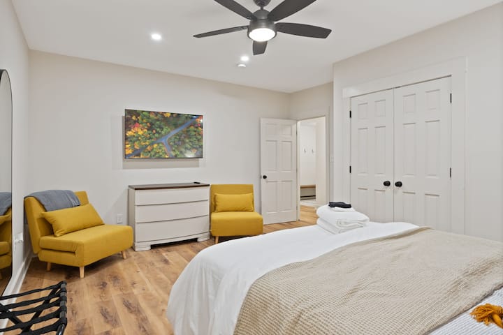 Lower Level Large Bedroom with Queen Bed and 2 Twin Beds

