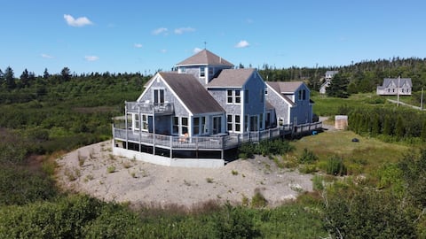 Stunning Beach House in Lubec-Aug-Sept specials