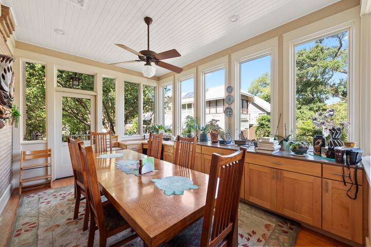 Majestic Hyde Park Historic Home gallery image 3