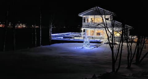 Riverside Diamond Villa with outdoor hot tub