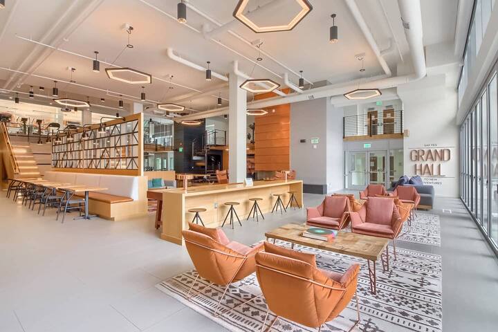 Sunlight Filled Luxury Penthouse gallery image 3