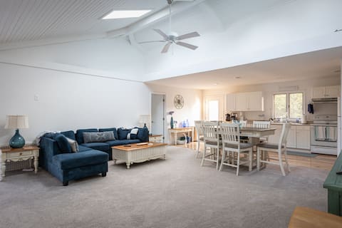 Top Airbnb: Bon Temps | Private Pool, Walk to Beach! *Pets OK* in Southern Shores