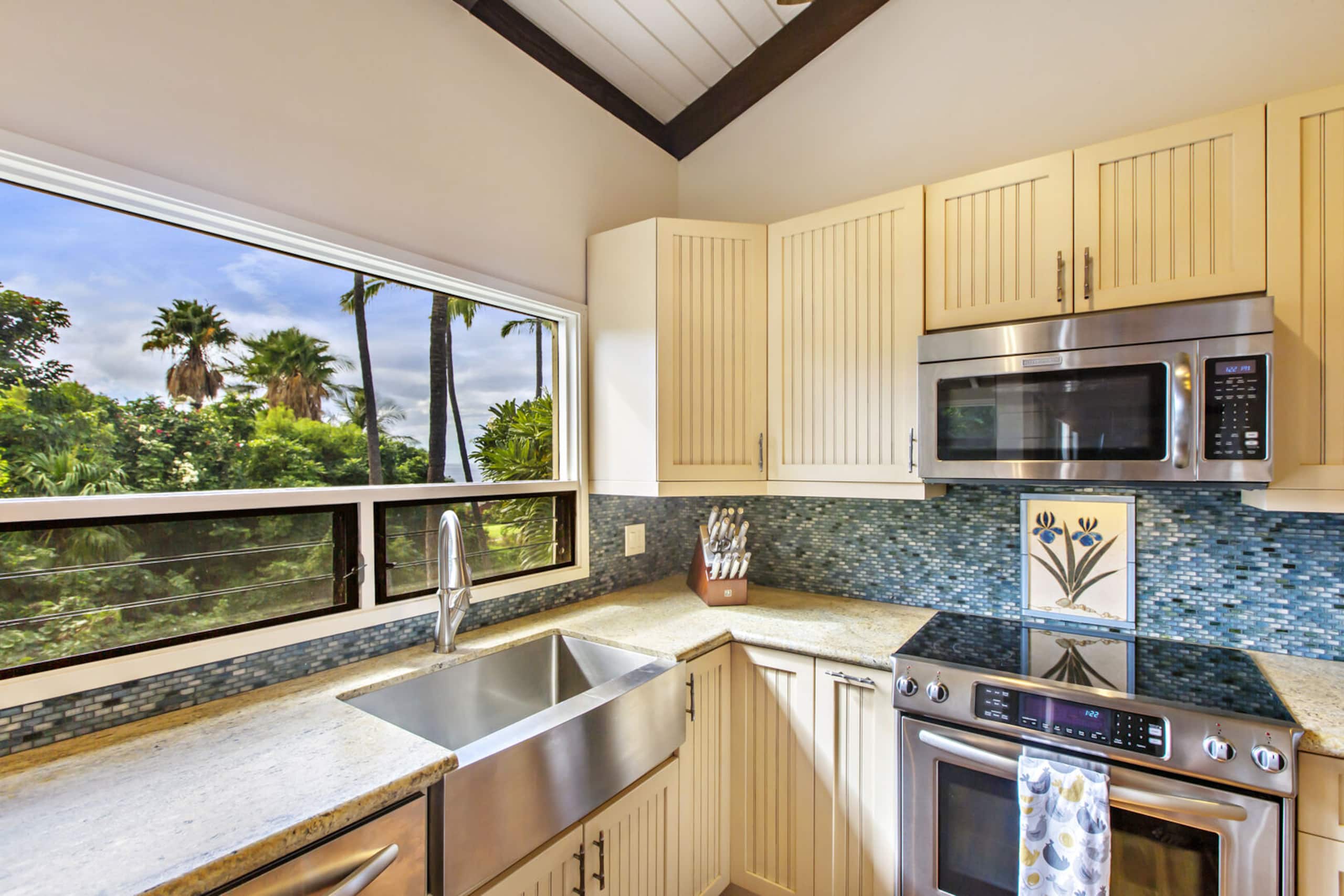 Condo in Kihei · ★5.0 · 2 bedrooms · 2 beds · 2 baths - Image 4