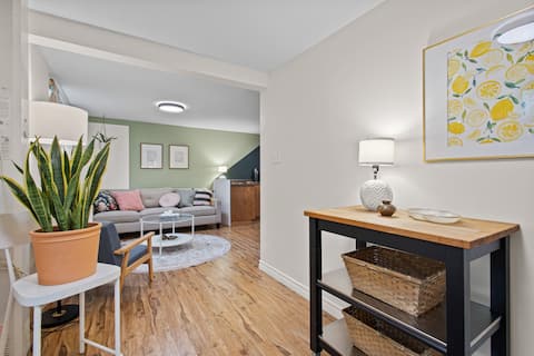 Popular Airbnb listing: The Unit @ Little Blue in North End