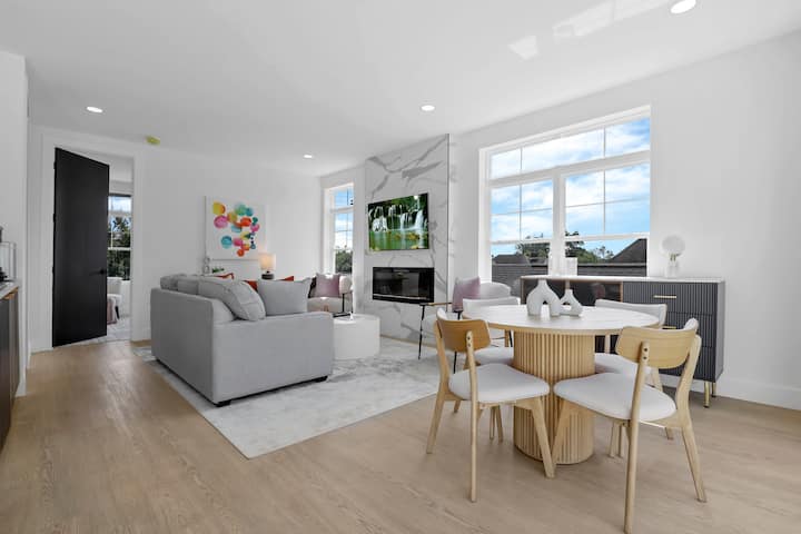 3rd Floor Entertaining Area Full overview.