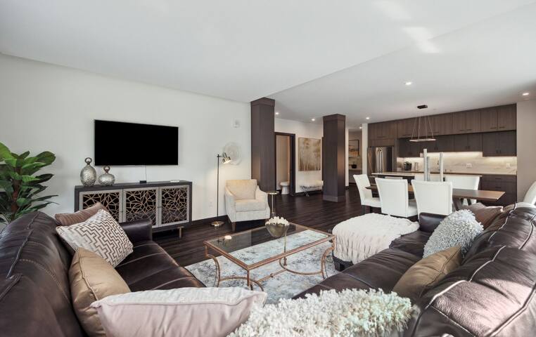 NEW! Luxury Apartment in heart of Downtown Wayzata gallery image 3