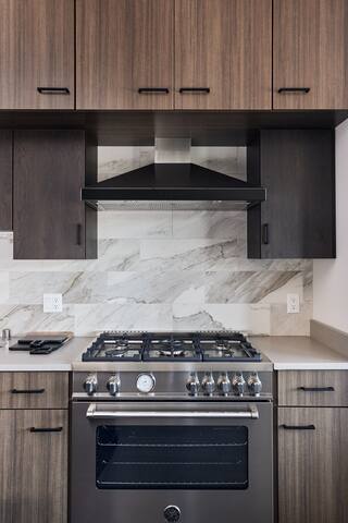 NEW! Luxury Apartment in heart of Downtown Wayzata gallery image 4