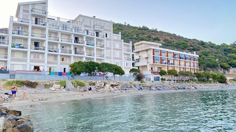 Stunning new apartment on the beach