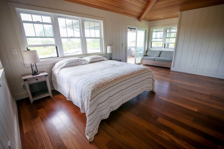 Queens Bath House, 100 steps to Trailhead gallery image 2