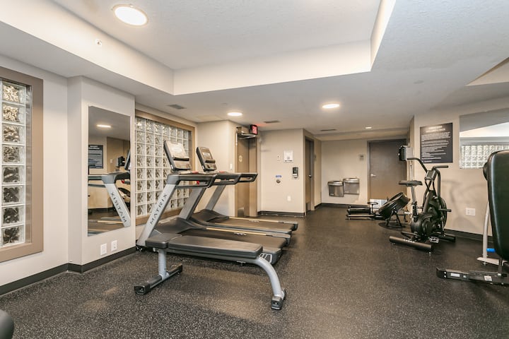 Lavish Suite on Jasper Avenue Apartments for Rent in Edmonton