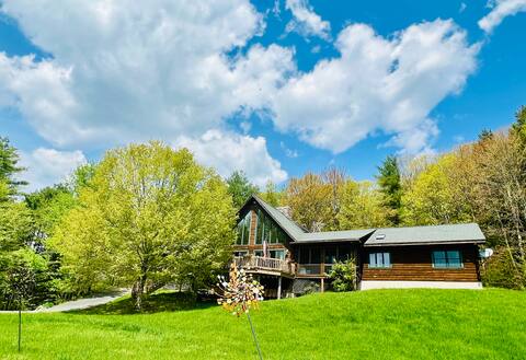 Gorgeous and Secluded Log Home near Woodstock, Vt
