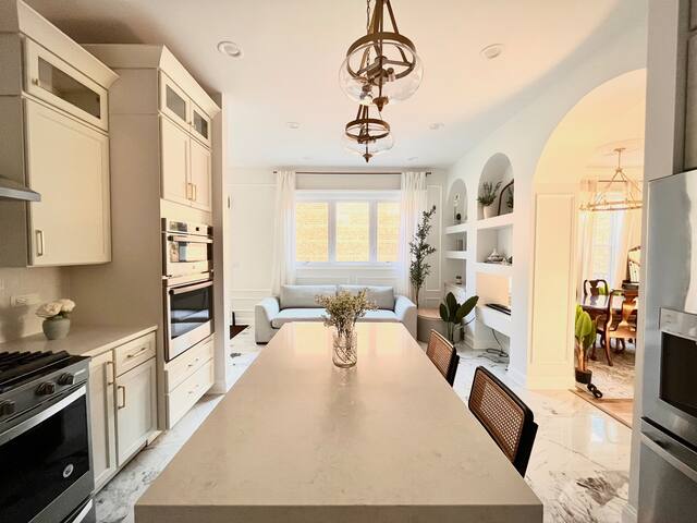 Lux LoganHouse w/garage, Sleeps 12, & rooftop deck gallery image 5