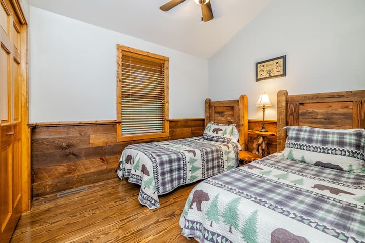TWIN BEDROOM HAS  55 INCH SMART TELEVISION
