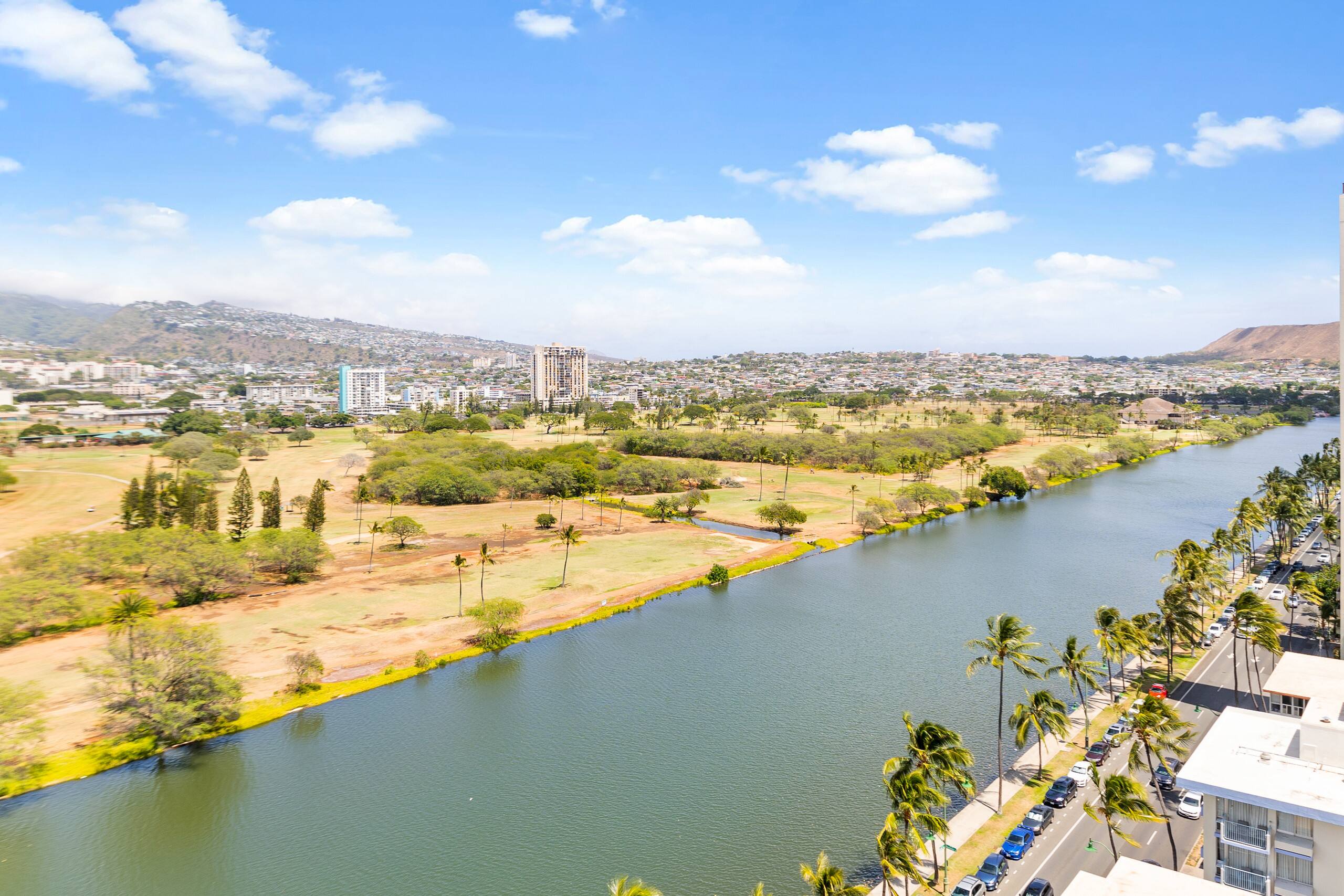 Condo in Honolulu · ★4.94 · 1 bedroom · 3 beds · 1 private bath - Image 31