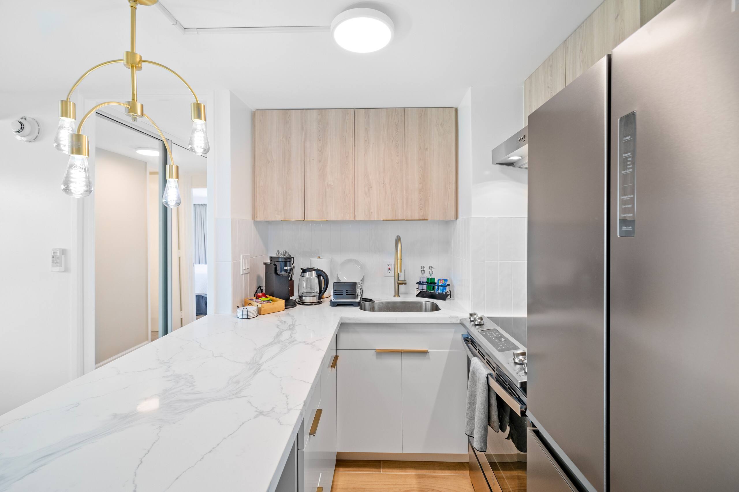 Condo in Honolulu · ★4.94 · 1 bedroom · 3 beds · 1 private bath - Image 13
