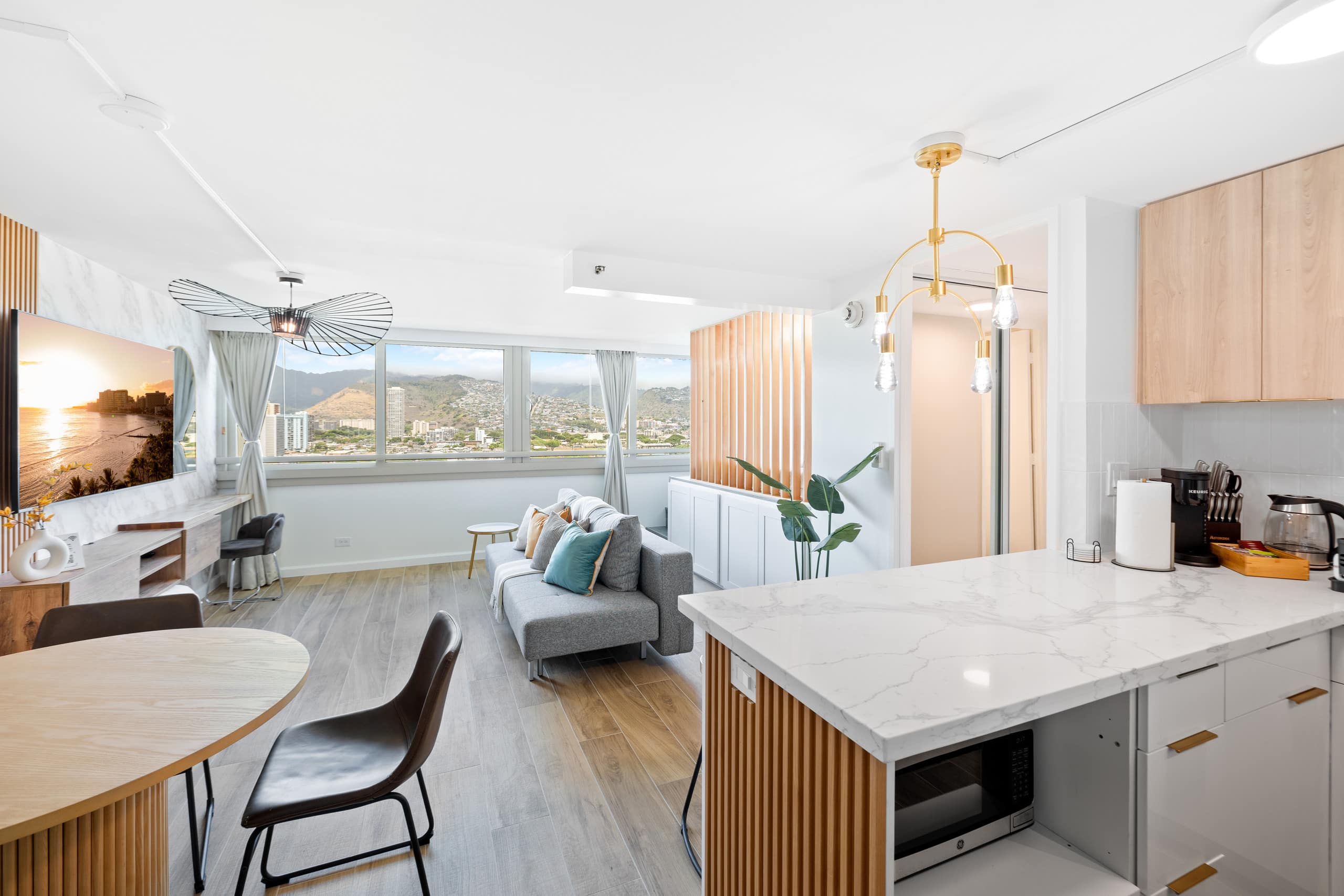 Condo in Honolulu · ★4.94 · 1 bedroom · 3 beds · 1 private bath - Image 14