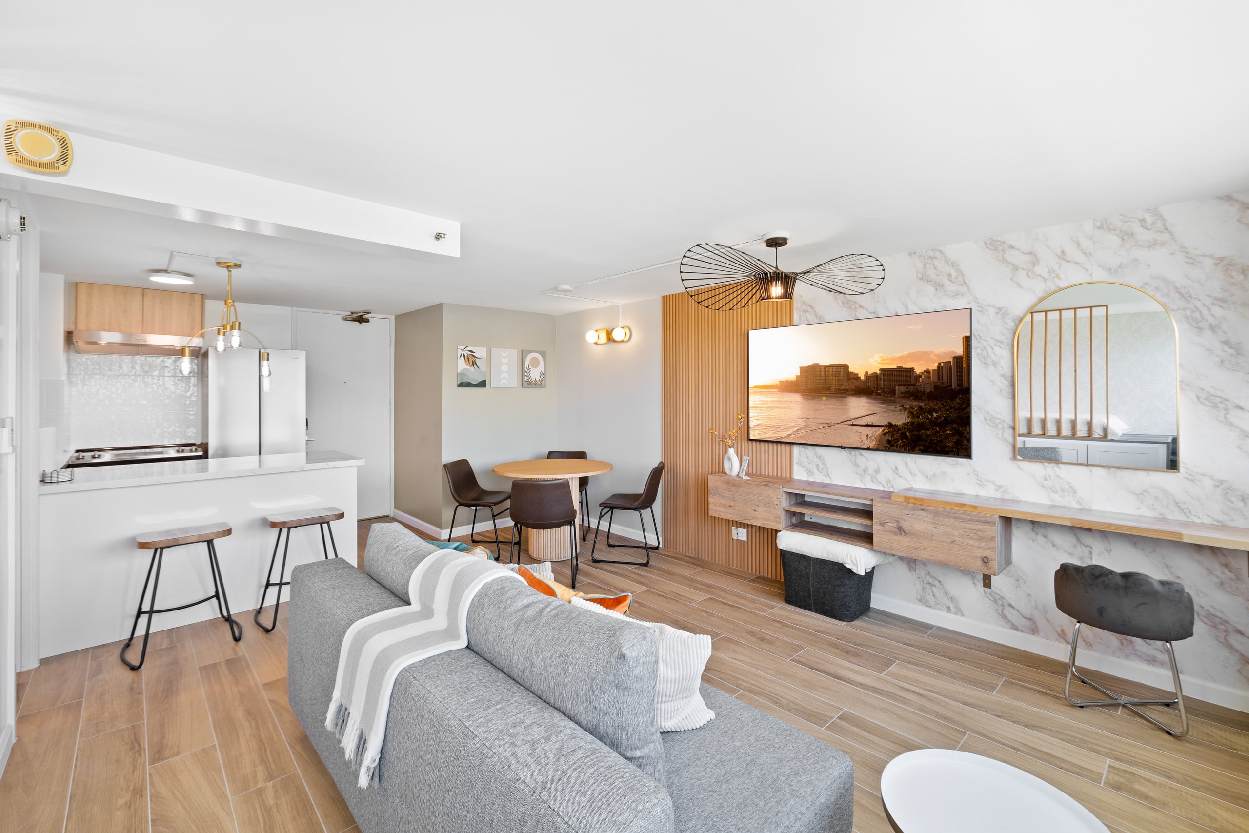 Condo in Honolulu · ★4.94 · 1 bedroom · 3 beds · 1 private bath - Image 10