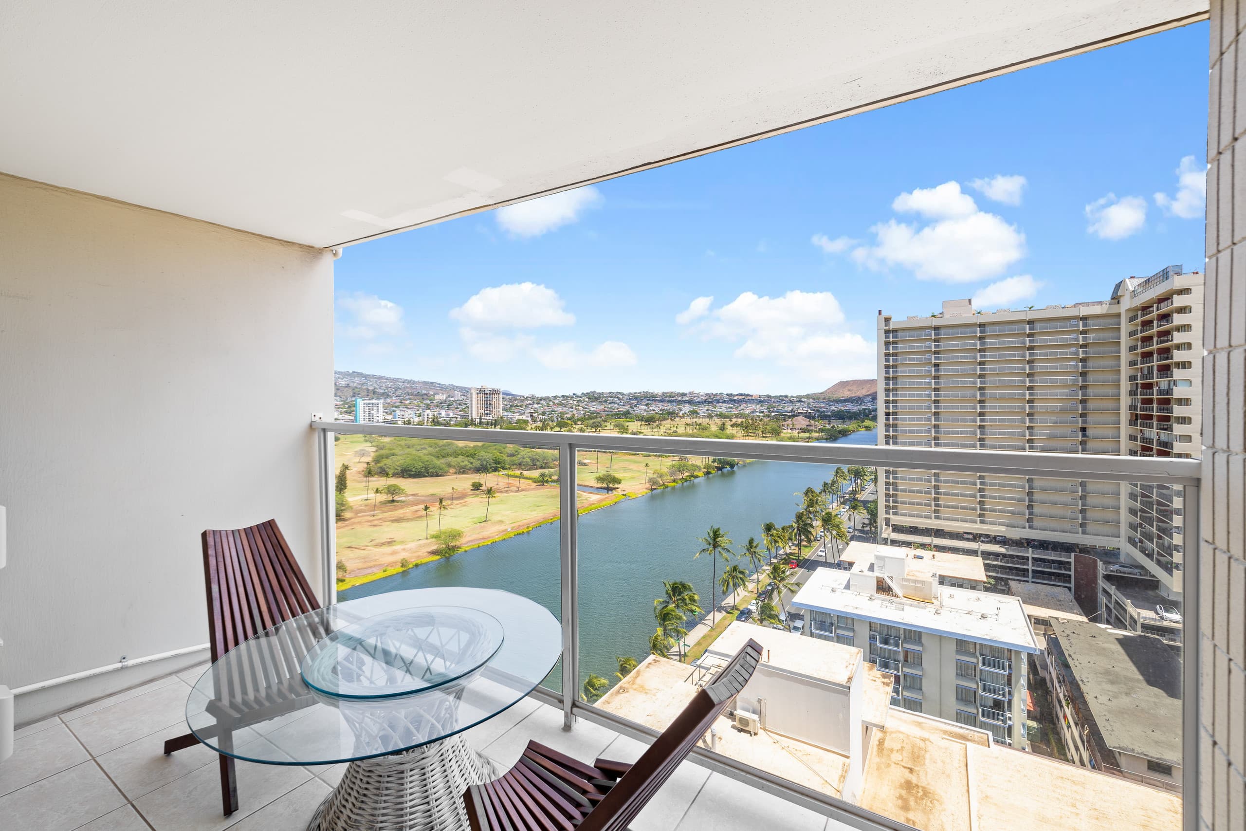 Condo in Honolulu · ★4.94 · 1 bedroom · 3 beds · 1 private bath - Image 20