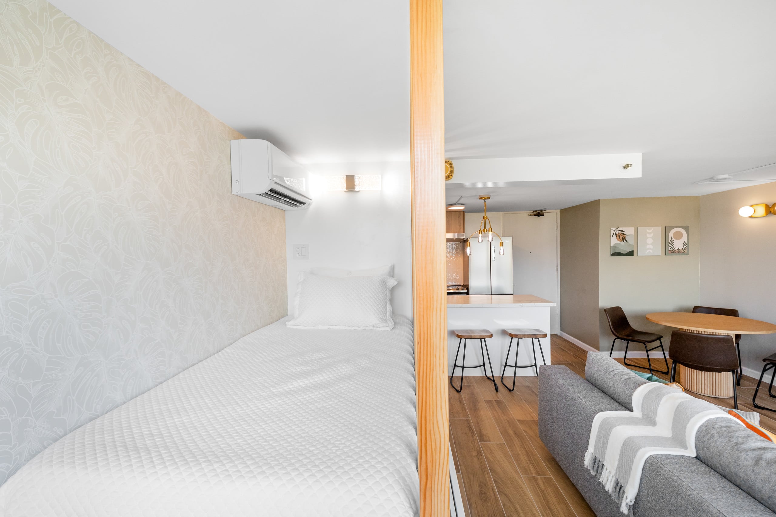 Condo in Honolulu · ★4.94 · 1 bedroom · 3 beds · 1 private bath - Image 23