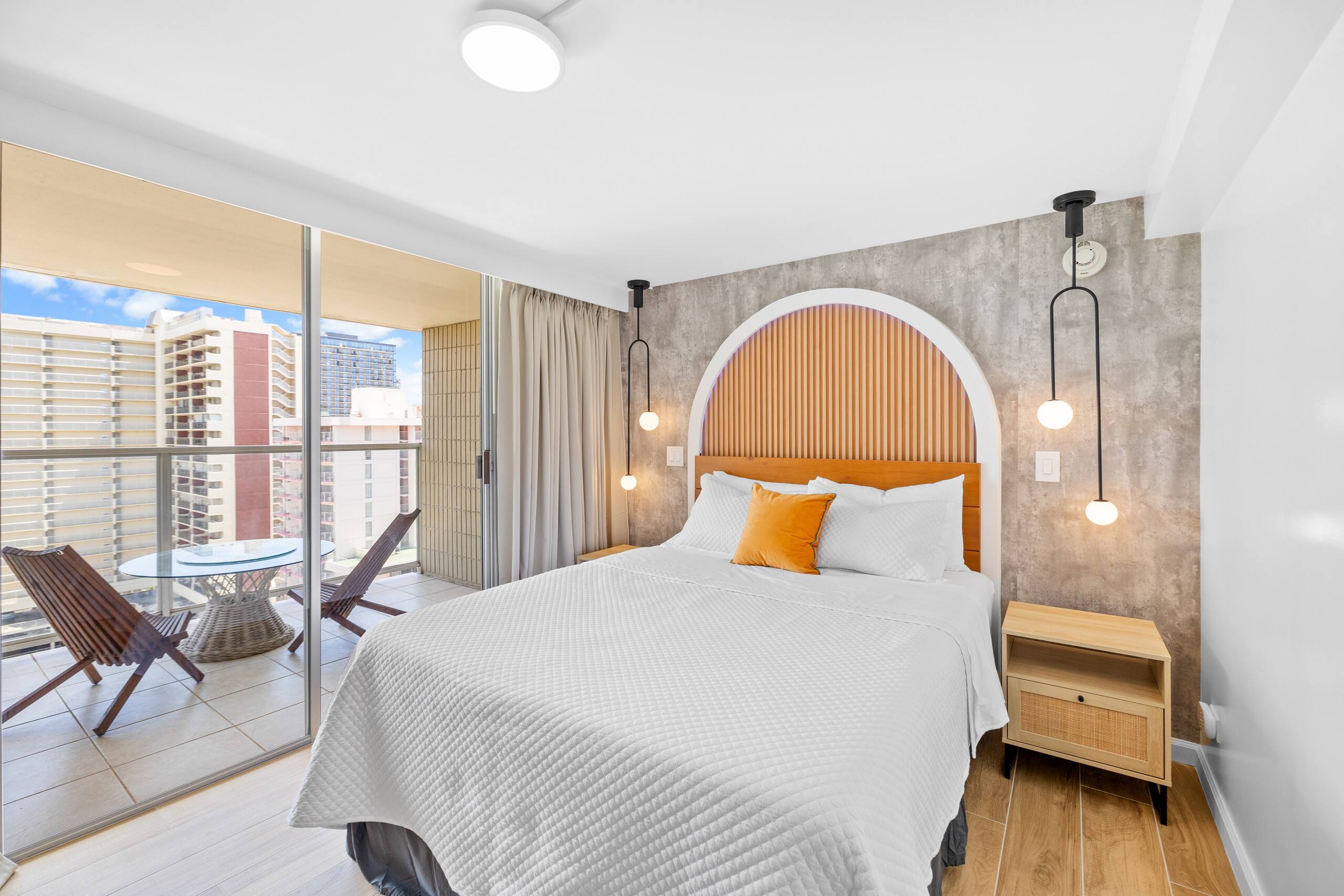 Condo in Honolulu · ★4.94 · 1 bedroom · 3 beds · 1 private bath - Image 18